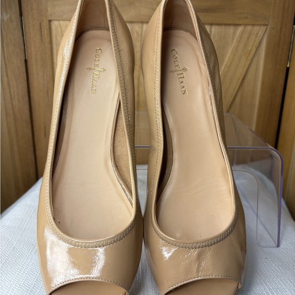 Cole Haan Tan Wedge Shoes with Classic Design Womens 9B - Picture 5 of 10